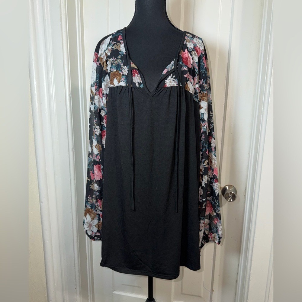 NWOT Women's plus size 26 BloomChic Black shirt with Floral Sleeves, top, blouse
